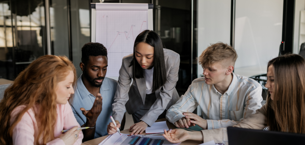 How can managers improve employe communication?